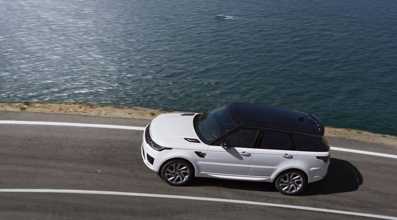 Illustration for article titled The First Plug-In Hybrid Range Rover Has 400 Horsepower And An Electric Range Of 31 Miles